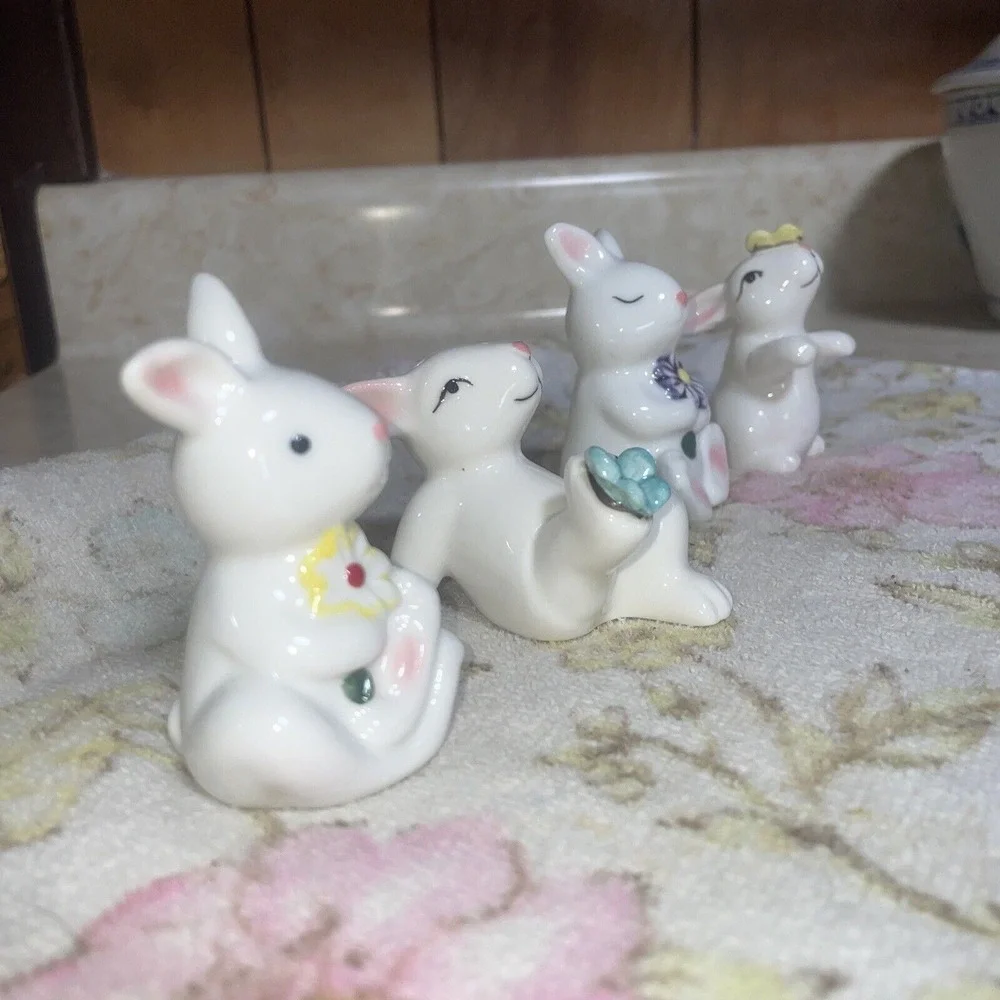 Two Pairs‎ Of Easter Bunny Salt And Pepper Shakers